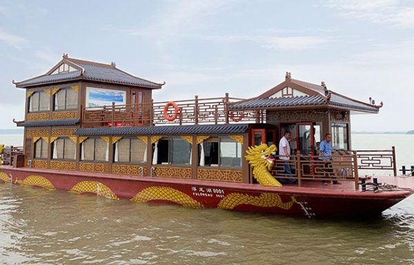 21M Gaily-painted Pleasure-boat